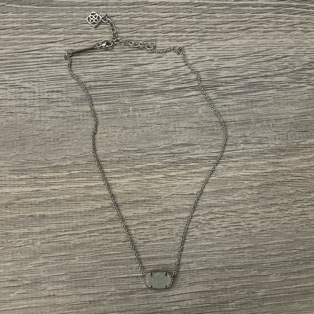 Kendra Scott necklace